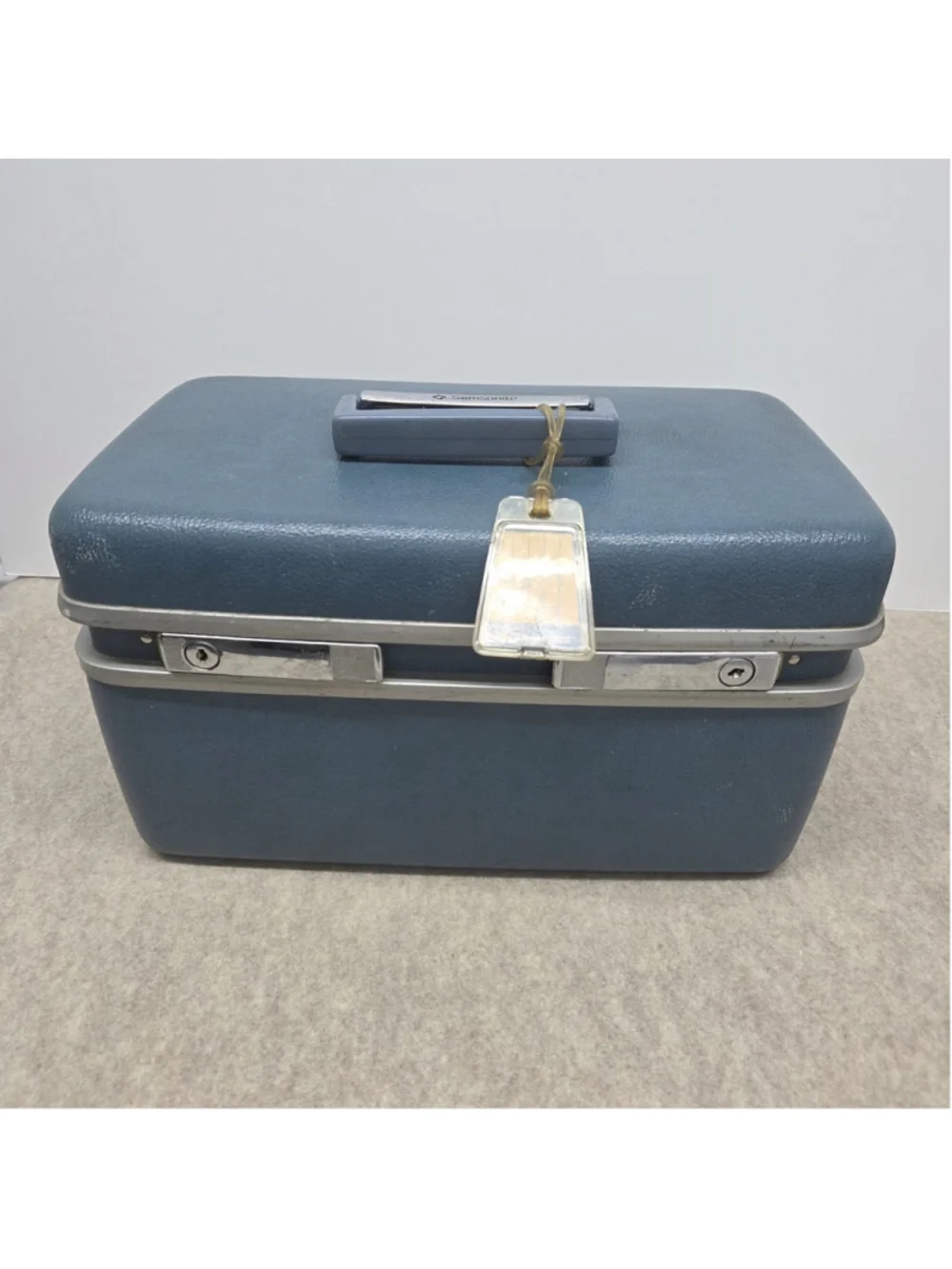 Vintage Royal Traveller Medalist Cosmetic Train Case Hard Shell No Key